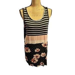 24/7 by Maurice’s floral tank top. EUC.